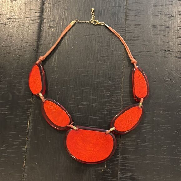 Gorgeous Statement Metallic Inlay Red Acrylic Necklace - Picture 3 of 5